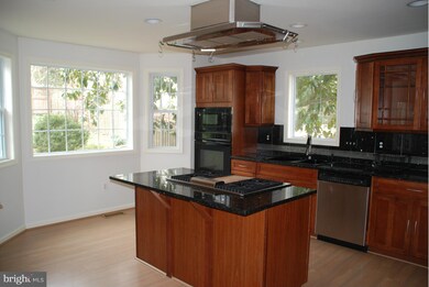 500 W Taylor Run Pkwy, Alexandria, VA 22314 - photo 6