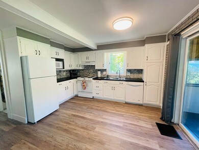 43 Bronson St, Littleton, NH 03561 - photo 3