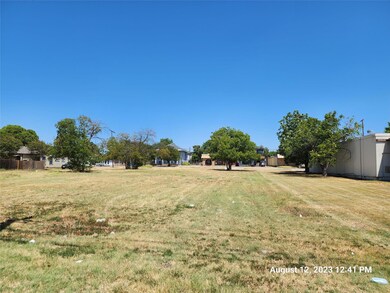 813 Dalworth St, Grand Prairie, TX 75050 - photo 3