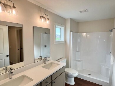 2388 N 8th Ave E, Newton, IA 50208 - photo 5