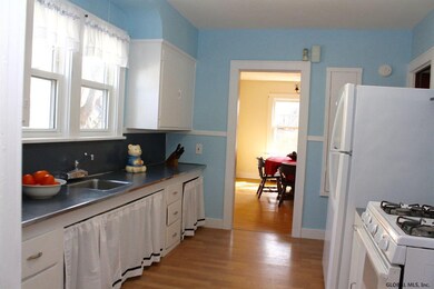 28 Van Buren St, Albany, NY 12206 - photo 3