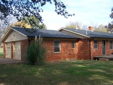 402 Beverly Dr, Statesville, NC 28625 - photo 3