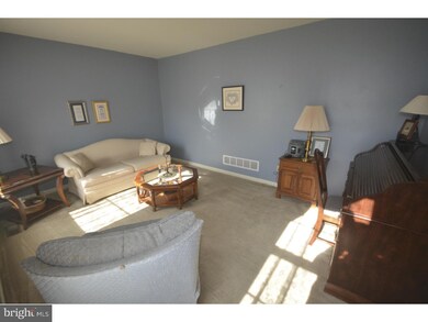 344 Buckingham Cir, Harleysville, PA 19438 - photo 3