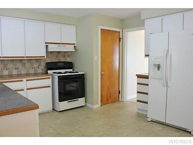 690 Niagara Pkwy, North Tonawanda, NY 14120 - photo 3