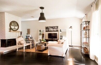 3903 Spring Meadow Dr, Pearland, TX 77584 - photo 2