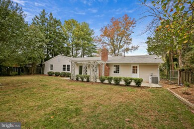 12915 Melville Ln, Fairfax, VA 22033 - photo 5