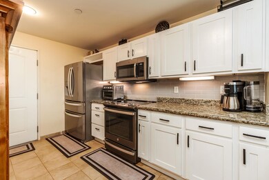 3708 Lower Honoapiilani Rd unit E43, Lahaina, HI 96761 - photo 6