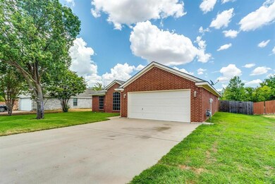 322 Beaumont Dr, Weatherford, TX 76086 - photo 4