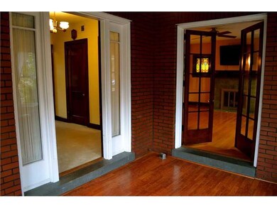 Entry/Foyer.