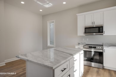 306 W Taft-5