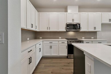 31400 Pendleton Landing Cir, Wesley Chapel, FL 33545 - photo 5