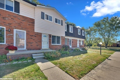 51204 Cathryn Ct unit 6, Chesterfield, MI 48047 - photo 2