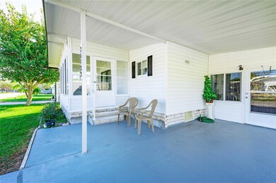 35132 Colony Hills Dr, Zephyrhills, FL 33541 - photo 5