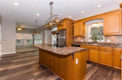 528 Valley Ct W, West Des Moines, IA 50265 - photo 7