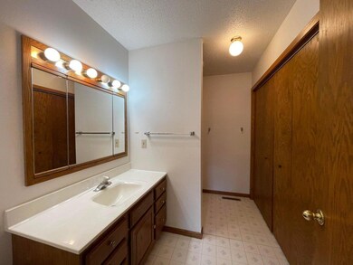 512 S 4th St, La Crescent, MN 55947 - photo 4