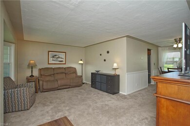 4860 Southwood Dr, Sheffield Lake, OH 44054 - photo 4