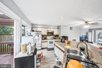 4235 Red Maple Ct, Burtonsville, MD 20866 - photo 7