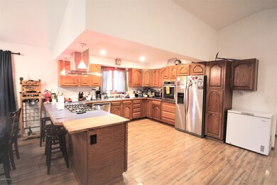 Big Kitchen w/ Newer Stainless App