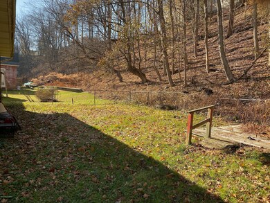 121 N 3rd St, Stroudsburg, PA 18360 - photo 2