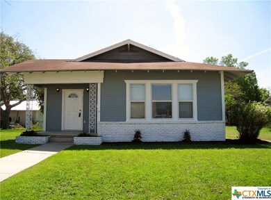 609 E Weinert St, Seguin, TX 78155 - photo 2