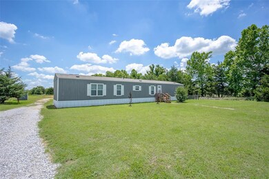 Manufactured / mobile home with a front yard