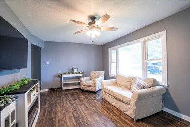 306 E 19th St N, Newton, IA 50208 - photo 5