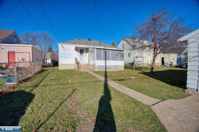914 Michigan St, Hibbing, MN 55746 - photo 5