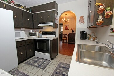 6827 Bakersfield Dr, Jacksonville, FL 32210 - photo 7