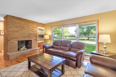Livingroom with cozy fireplace