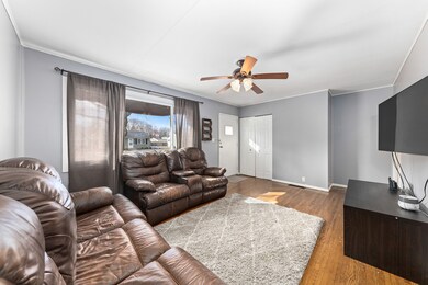 211 N Evanslawn Ave, Aurora, IL 60506 - photo 5