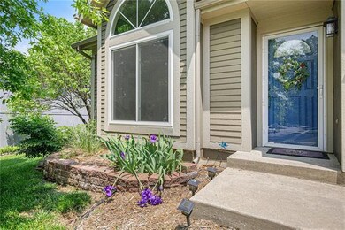 5201 Lakecrest Dr, Shawnee, KS 66218 - photo 4