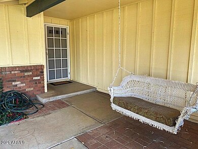 2027 Exterior Porch