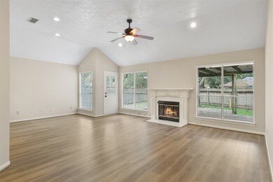 720 Regency Ct, Friendswood, TX 77546 - photo 5