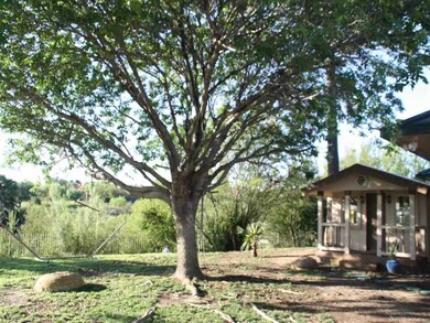 102 Mockingbird Ct, Laredo, TX 78045 - photo 7