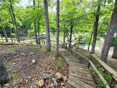 Right Side of Horseshoe Steps to Lake