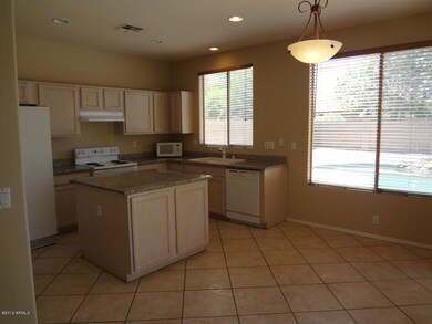 302 N Kimberlee Way, Chandler, AZ 85225 - photo 4