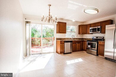 1725 Vonnies View Ct unit 130, Woodbridge, VA 22192 - photo 5