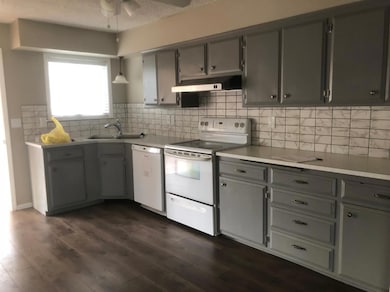 1884 NW Hawthorne Ave, Grants Pass, OR 97526 - photo 4