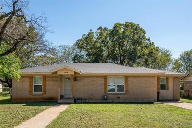 1109 Chester St, Cleburne, TX 76033 - photo 2