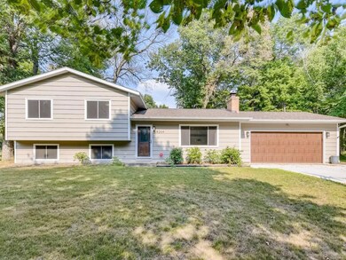 8264 Wood Duck Trail Circle Pines MN - MLS Sized -