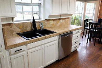 428 Wren Ct, Bedford, TX 76021 - photo 5