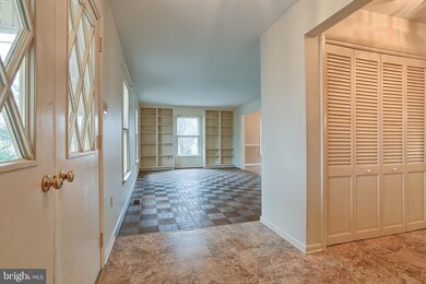 921 E Walnut St, Palmyra, PA 17078 - photo 4