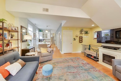 882 N Hermitage Ave unit 2F, Chicago, IL 60622 - photo 4