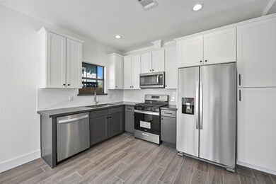 2103 Avenue B, Rosenberg, TX 77471 - photo 4