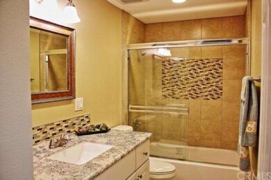 Guest Bathroom with Shower/Bathtub