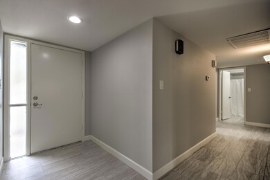 2537 W Portobello Ave-13
