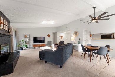 Here you can see the easy living floor plan with b