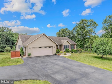 81 Fairview Oaks Ln, Berkeley Springs, WV 25411 - photo 2