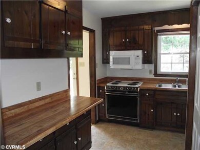 Kitchen - New floor, new microwave