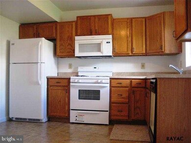 103 Orchard Ln unit 19, Hanover, PA 17331 - photo 4